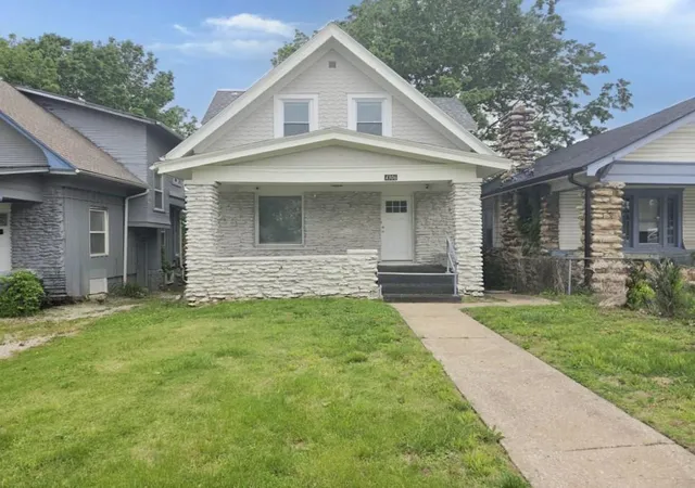 1st image of 4306 Highland Ave, Kansas City, MO 64110 | MLS# 2623458