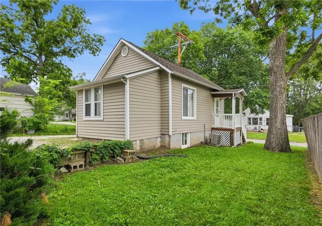Homes for sale in Paola, KS | 7 N Iron St, Paola, KS 66071 | MLS# 2623463