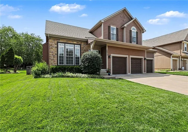 2nd image of 10952 S Emerald St, Olathe, KS 66061 | MLS# 2623470