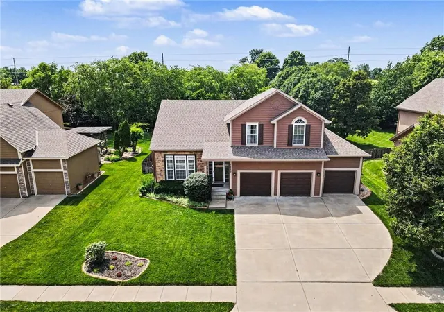 4th image of 10952 S Emerald St, Olathe, KS 66061 | MLS# 2623470