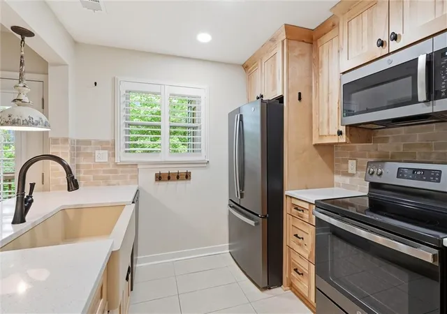 Photo 3 of Sale Pending at 8346 NW Barrybrooke Dr, Kansas City, MO 64151 | MLS# 2623471 | Listing updated on 2026-09-05