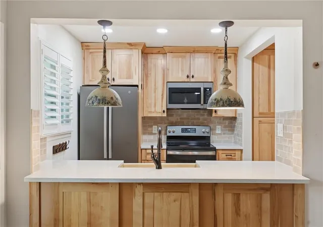 Photo 1 of Sale Pending at 8346 Nw Barrybrooke Dr, Kansas City, MO 64151 | MLS# 2623471 | Listing updated on 2026-09-05