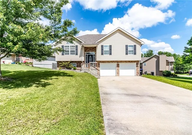 Homes for sale in Warrensburg, MO | 1917 Countryridge Dr, Warrensburg, MO 64093 | MLS# 2623487