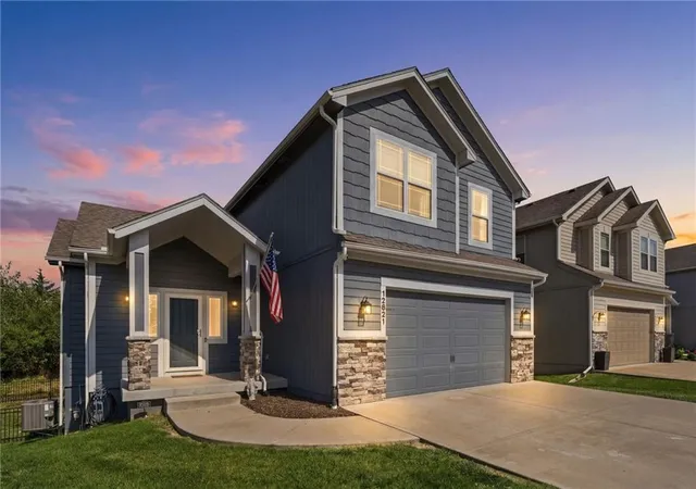 1st image of 12621 Charlotte St, Kansas City, MO 64146 | MLS# 2623493