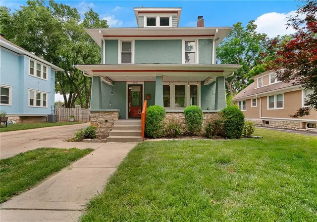 1st image of 5915 Holmes St, Kansas City, MO 64110 | MLS# 2623515