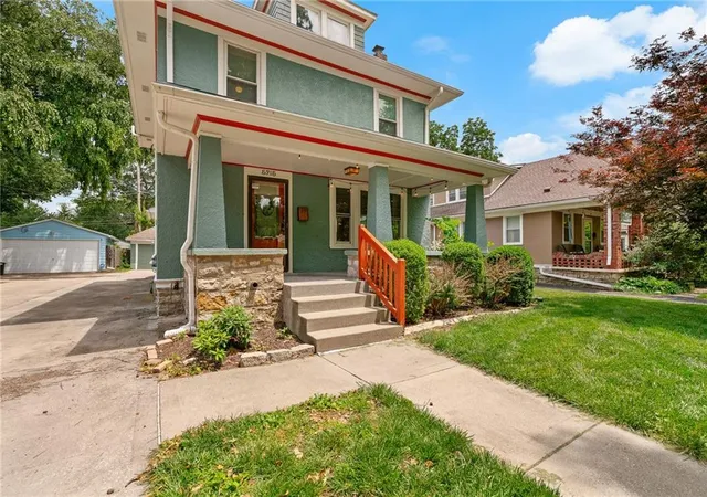 2nd image of 5915 Holmes St, Kansas City, MO 64110 | MLS# 2623515