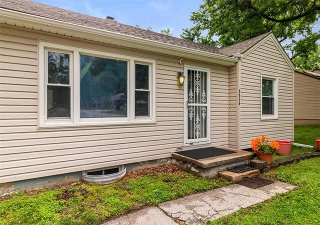 Homes for sale in Raytown, MO | 8958 E 55Th St, Raytown, MO 64133 | MLS# 2623532
