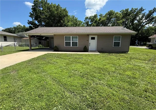 Homes for sale in Nevada, MO | 320 E Allison St, Nevada, MO 64772 | MLS# 2623541