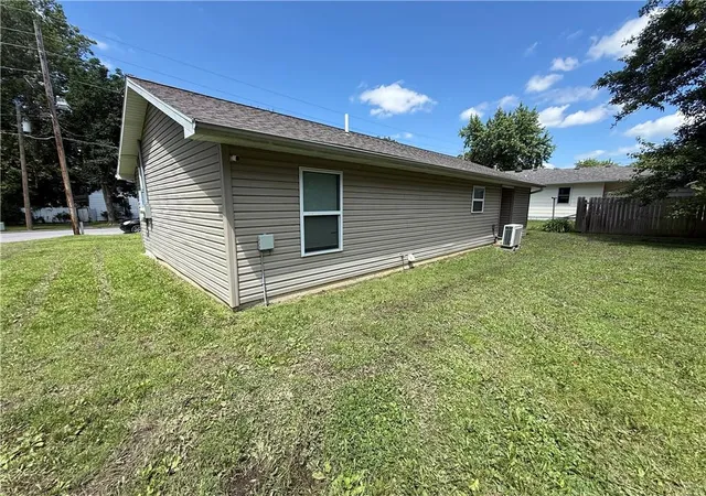 Homes for sale in Nevada, MO | 320 E Allison St, Nevada, MO 64772 | MLS# 2623541