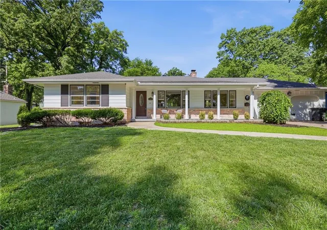1st image of 12107 Newbury Ln, Independence, MO 64052 | MLS# 2623560