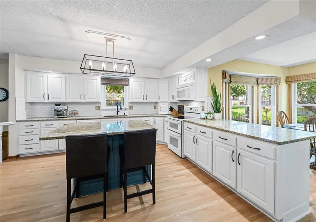 Homes for sale in Lenexa, KS | 8400 Acuff Ln, Lenexa, KS 66215 | MLS# 2623579
