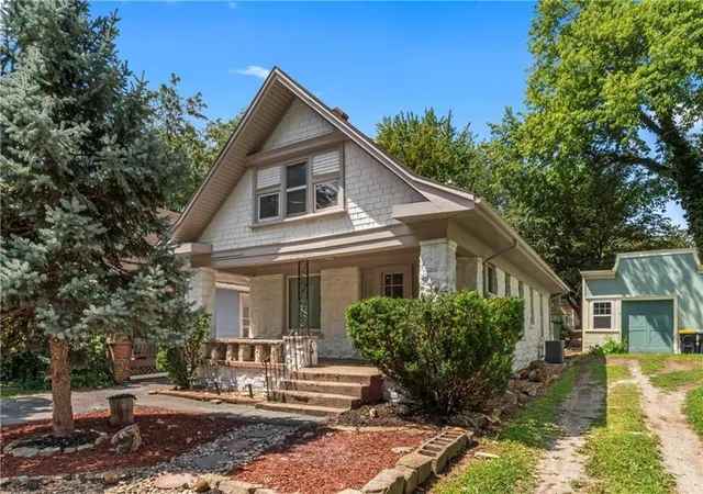 2nd image of 4328 Terrace St, Kansas City, MO 64111 | MLS# 2623583