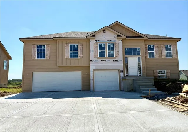 Photo 2 of Single family home for sale at 10148 N Brighton Ave, Kansas City, MO 64156 | MLS# 2623592 | Listing updated on 2026-09-03