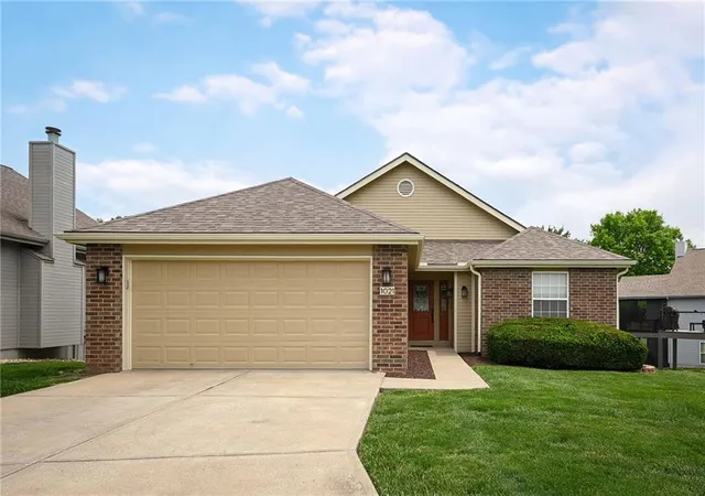 2nd image of 1021 Sw 8th St, Lee's Summit, MO 64081 | MLS# 2623594