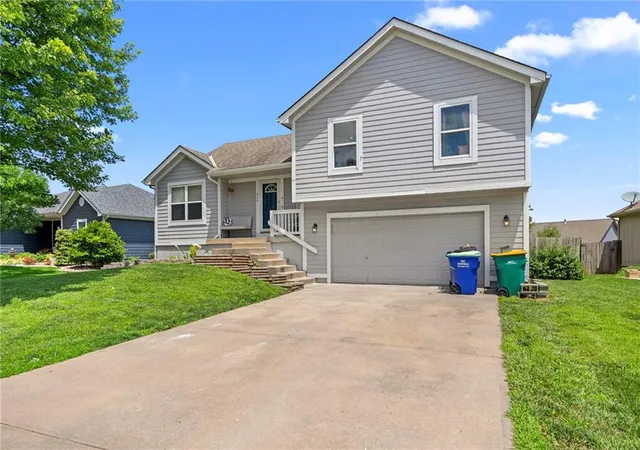 Homes for sale in Gardner, KS | 920 Pumpkin Ridge St, Gardner, KS 66030 | MLS# 2623608