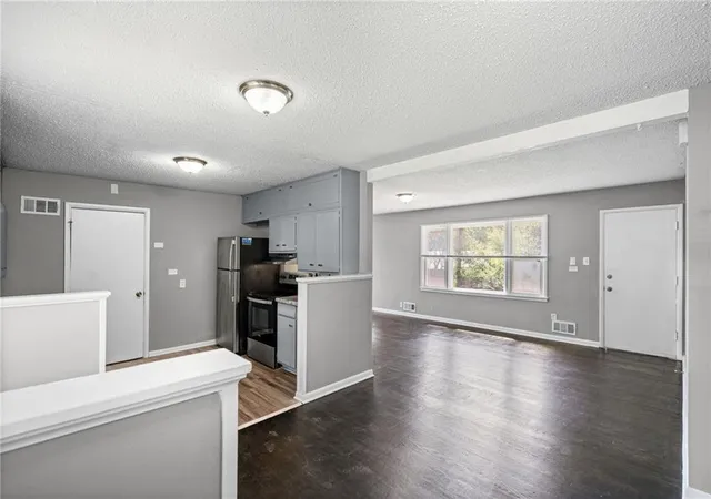 Photo 5 of Sale Pending at 7409 E 109th Street, Kansas City, MO 64134 | MLS# 2623611 | Listing updated on 2026-07-16
