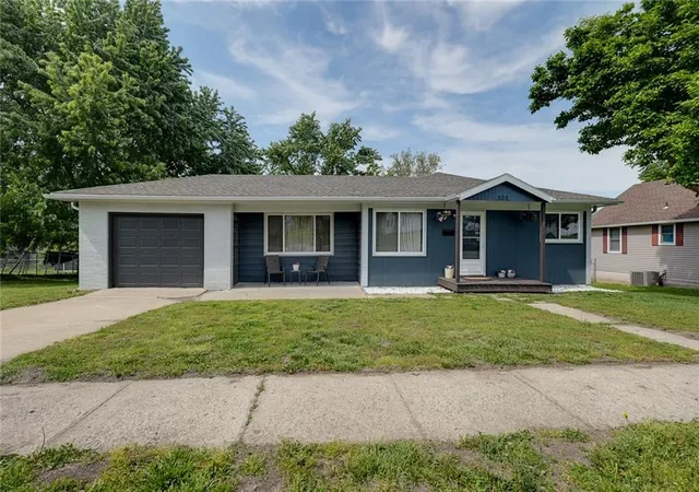 Homes for sale in Higginsville, MO | 502 W Broadway St, Higginsville, MO 64037 | MLS# 2623613