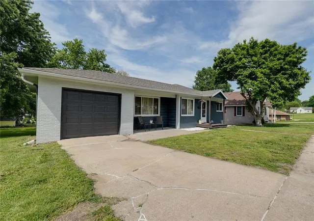 Homes for sale in Higginsville, MO | 502 W Broadway St, Higginsville, MO 64037 | MLS# 2623613