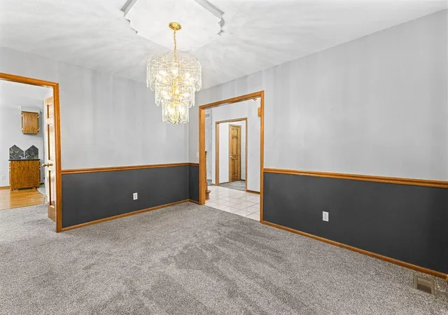 4th image of 403 N Leonard Rd, Saint Joseph, MO 64506 | MLS# 2623627