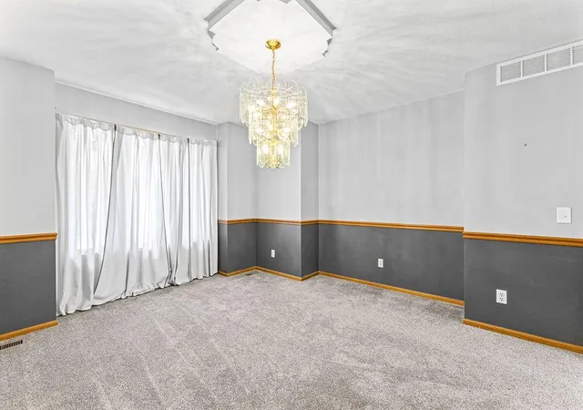 5th image of 403 N Leonard Rd, Saint Joseph, MO 64506 | MLS# 2623627