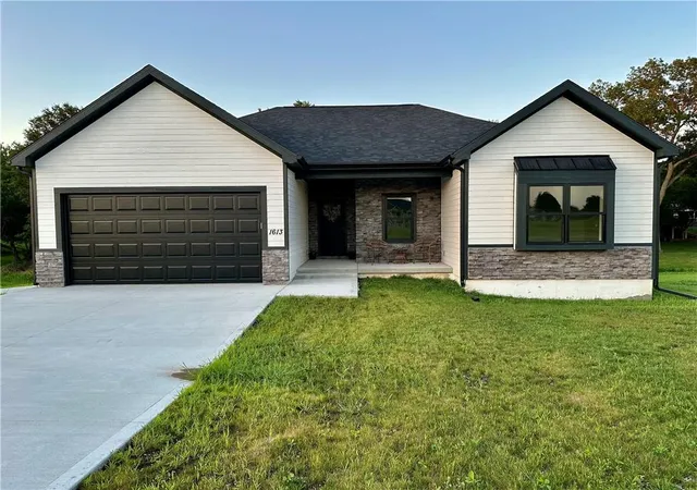 Homes for sale in Ottawa, KS | 1613 S Ash Ct, Ottawa, KS 66067 | MLS# 2623630