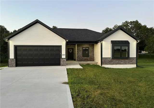 Homes for sale in Ottawa, KS | 1613 S Ash Ct, Ottawa, KS 66067 | MLS# 2623630