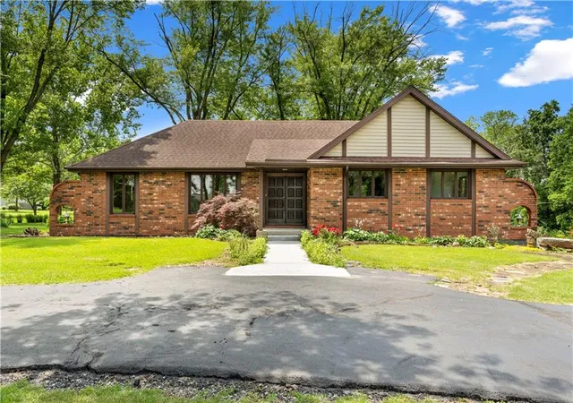 Homes for sale in Nevada, MO | 15096 E Quail Rd, Nevada, MO 64772 | MLS# 2623632