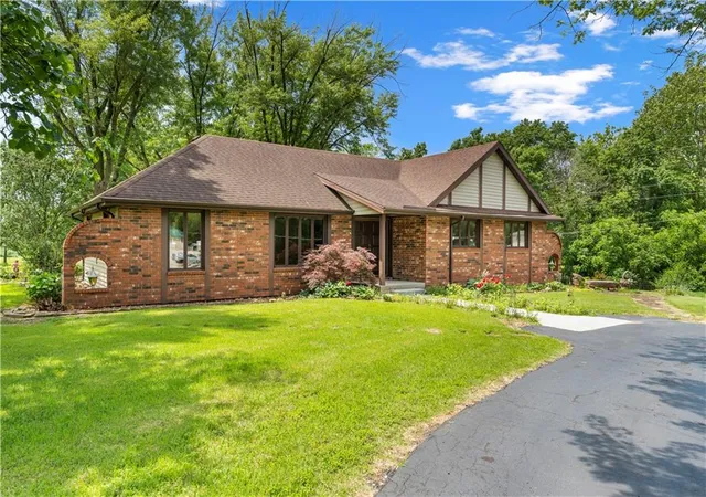 Homes for sale in Nevada, MO | 15096 E Quail Rd, Nevada, MO 64772 | MLS# 2623632