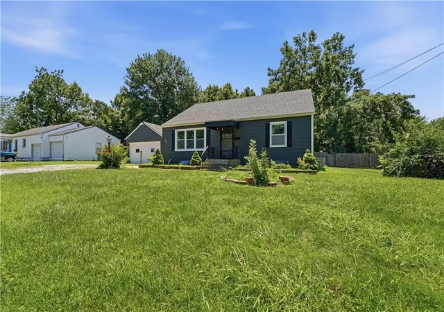 Photo 2 of Sale Pending at 505 Ne 74th Terrace, Kansas City, MO 64118 | MLS# 2623642 | Listing updated on 2026-08-26