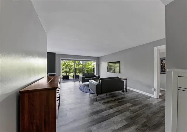 Homes for sale in Kansas City, MO | 4550 Warwick Blvd #213, Kansas City, MO 64111 | MLS# 2623647