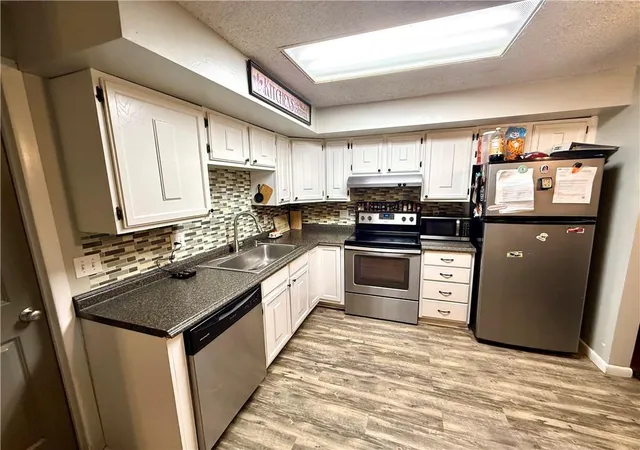 4th image of 3127 Gene Field Rd, Saint Joseph, MO 64506 | MLS# 2623658