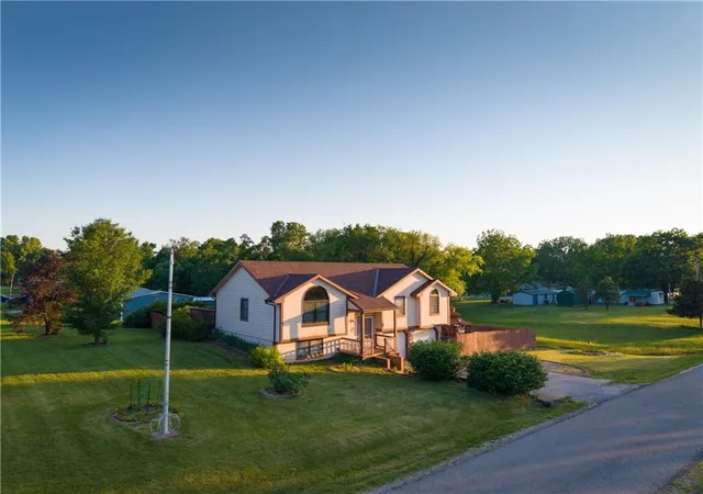 Homes for sale in Pomona, KS | 220 E 7th St, Pomona, KS 66076 | MLS# 2623660