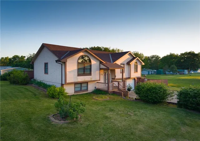 Homes for sale in Pomona, KS | 220 E 7Th St, Pomona, KS 66076 | MLS# 2623660