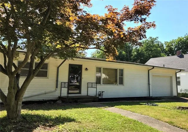 Homes for sale in Windsor, MO | 405 E Colt St, Windsor, MO 65360 | MLS# 2623664