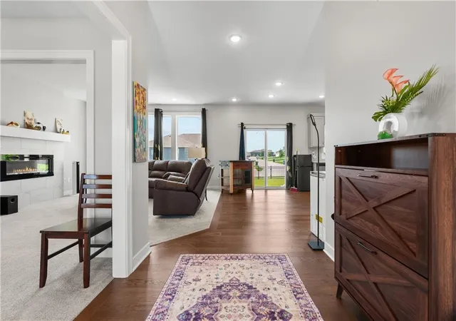4th image of 1717 Sw Hightown Dr, Lees Summit, MO 64082 | MLS# 2623676