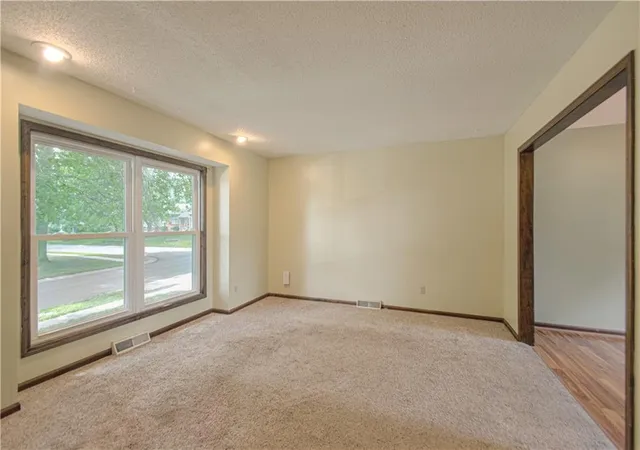 3rd image of 16307 Spring Valley Rd, Belton, MO 64012 | MLS# 2623679