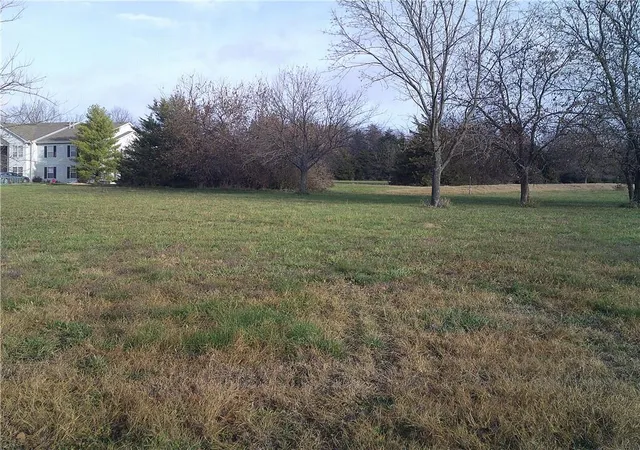 Homes for sale in Paola, KS | 206 E Sundance Dr, Paola, KS 66071 | MLS# 2623704