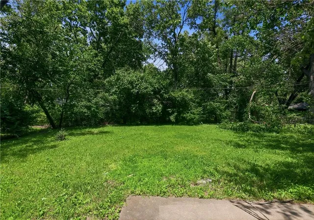 Homes for sale in Kansas City, MO | 7802 E 112 St, Kansas City, MO 64134 | MLS# 2623712