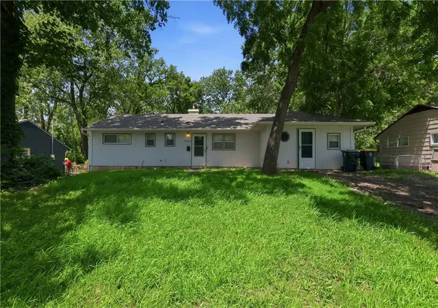 Homes for sale in Kansas City, MO | 7802 E 112 St, Kansas City, MO 64134 | MLS# 2623712