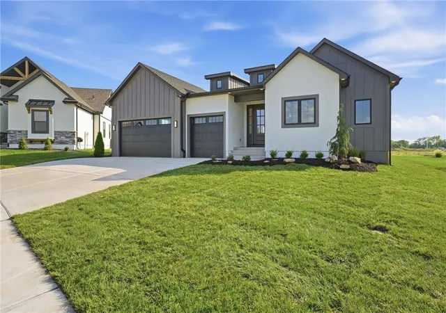 Photo 2 of Single family home for sale at 1223 Larkspur Pl, Raymore, MO 64083 | MLS# 2623733 | Listing updated on 2026-10-08