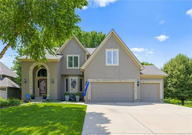 Homes for sale in Shawnee, KS | 6044 Brownridge Dr, Shawnee, KS 66218 | MLS# 2623741