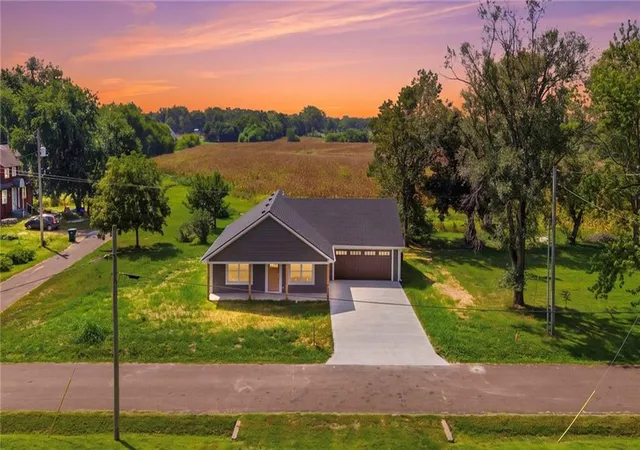 Photo 1 of Single family home for sale at 301 N Pennsylvania St, East Lynne, MO 64743 | MLS# 2623744 | Listing updated on 2026-10-02