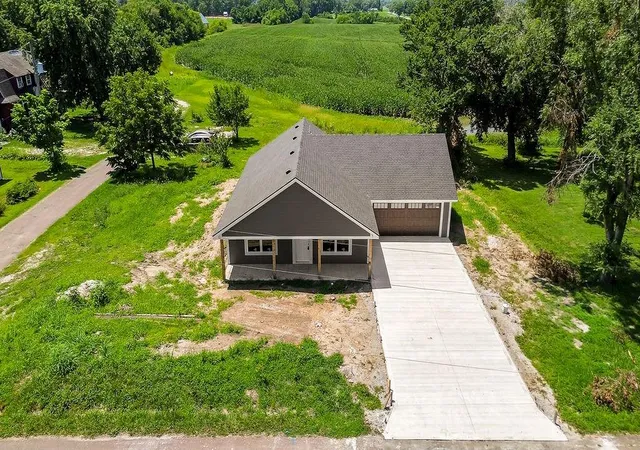 2nd image of 301 N Pennsylvania St, East Lynne, MO 64743 | MLS# 2623744