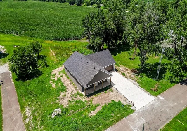 3rd image of 301 N Pennsylvania St, East Lynne, MO 64743 | MLS# 2623744