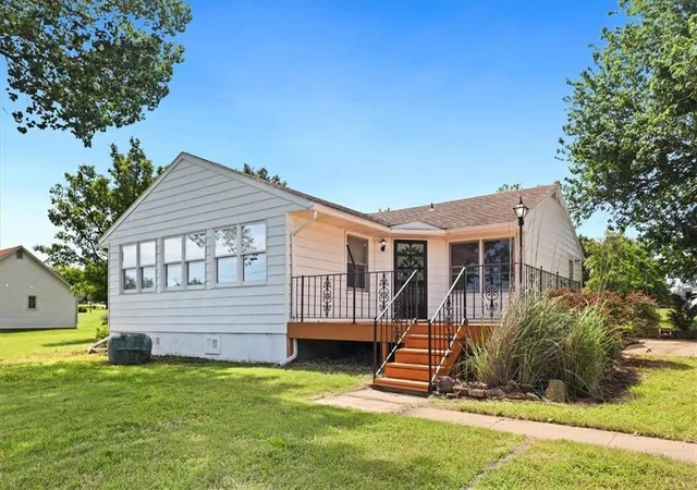 Homes for sale in Vassar, KS | 2629 South Shore Dr, Vassar, KS 66543 | MLS# 2623747