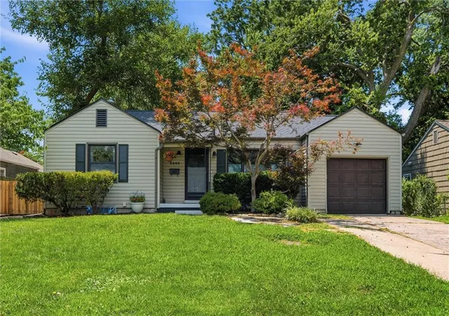 Homes for sale in Roeland Park, KS | 5444 Linden St, Roeland Park, KS 66205 | MLS# 2623768