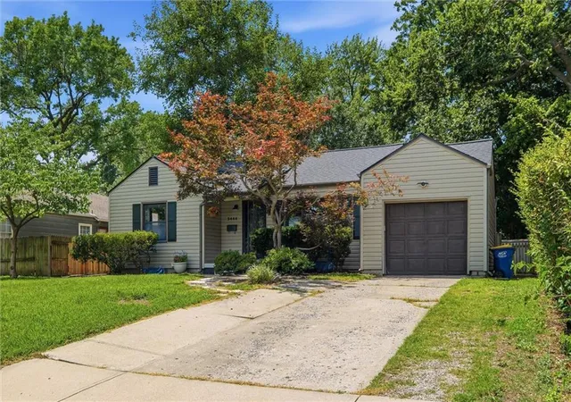 Homes for sale in Roeland Park, KS | 5444 Linden St, Roeland Park, KS 66205 | MLS# 2623768