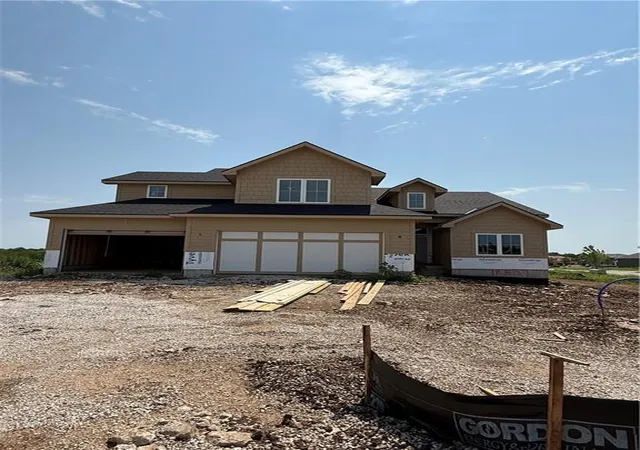 Photo 3 of Sale Pending at 18509 Windsor St, Overland Park, KS 66085 | MLS# 2623777 | Listing updated on 2026-09-27