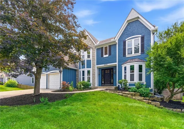 2nd image of 10011 W 125th Ter, Overland Park, KS 66213 | MLS# 2623794