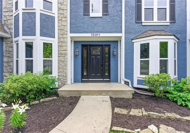 1st image of 10011 W 125th Ter, Overland Park, KS 66213 | MLS# 2623794